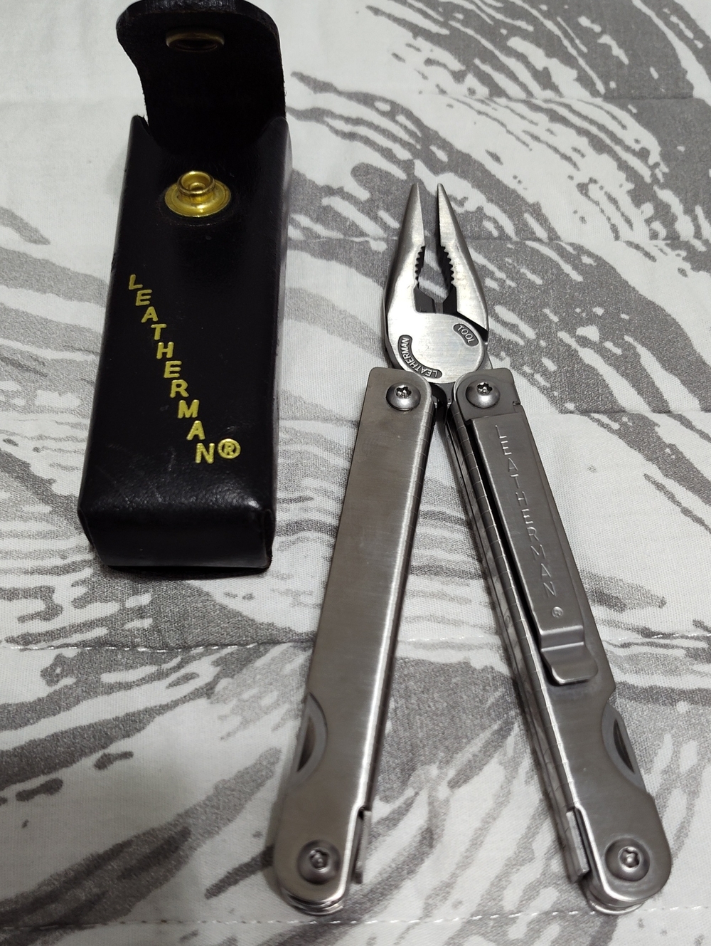 Leatherman SideClip Multi-Tool w/Black Leather Sheath (Retired) - Picture 2 of 7